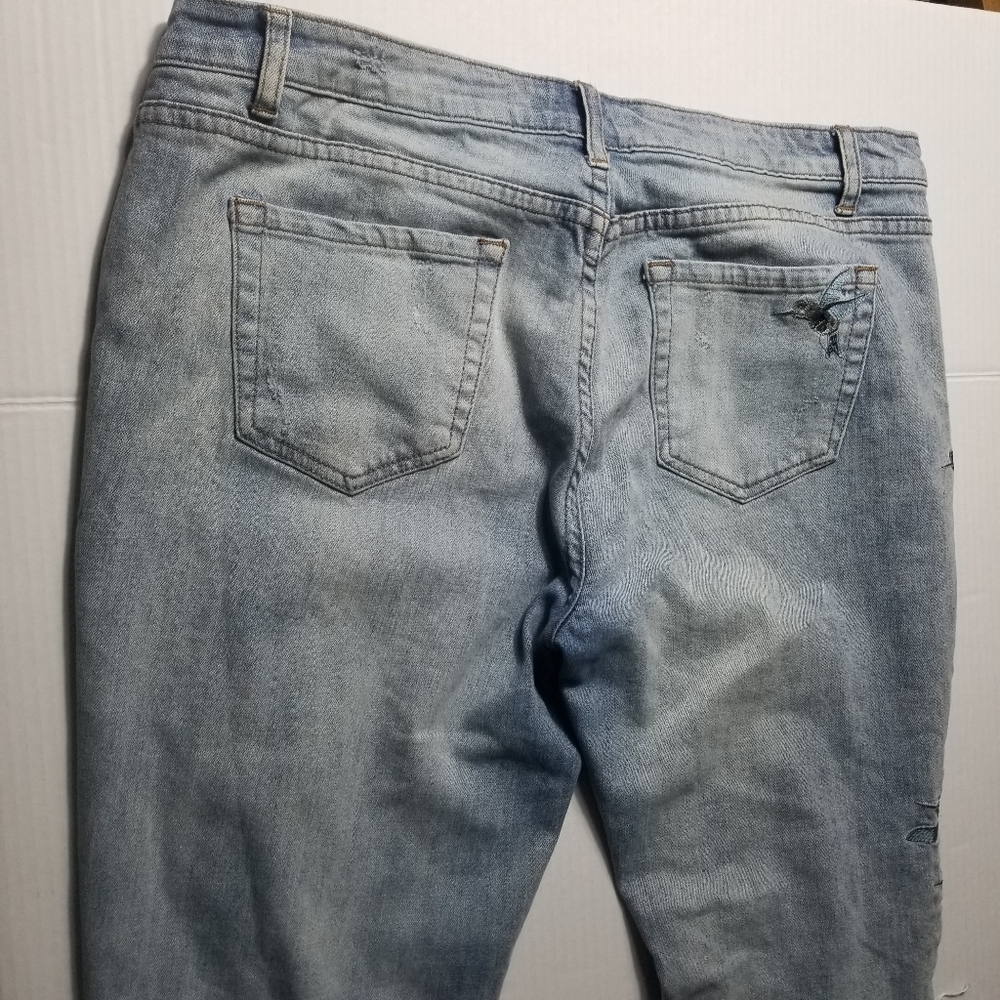 SAKS FIFTH AVENUE WOMEN'S RELAXED CROP DISTRESSED HUMMINGBIRD JEANS SIZE 31 - Picture 11 of 16